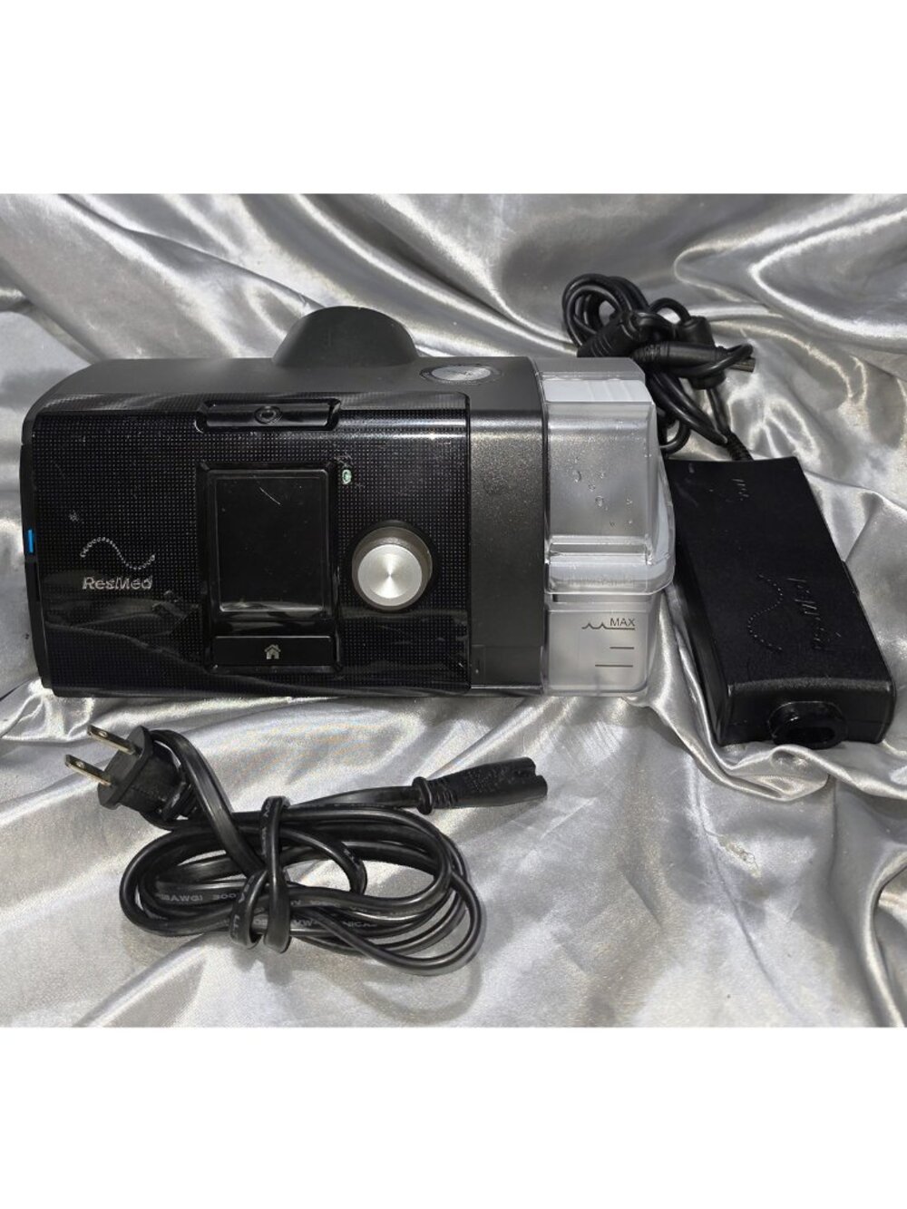 AIRSENSE 10 AUTOSET APNEA MACHINE WITH HUMIDIFIER